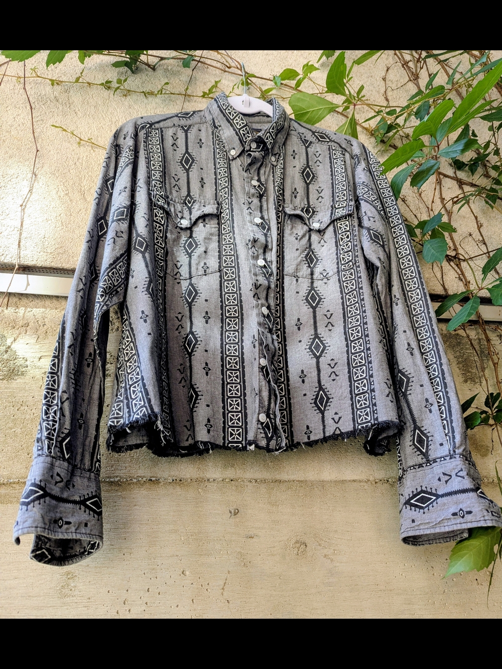 Panhandle Slim Southwestern Cowboy Cropped Button-Up Grey & Black L Long Sleeve